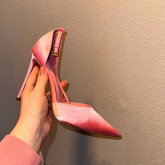 Heels - Picture 2 of 4